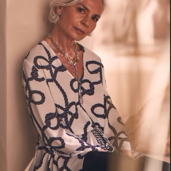 MELANIE LYNE: Rope Print Pointed Hemline Blouse - white & navy - Picture 1 of 6